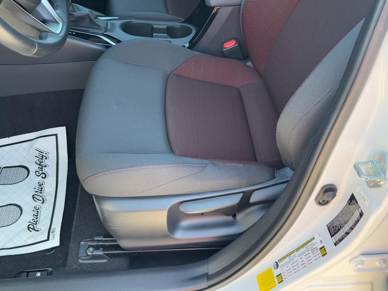 Toyota Corolla Vehicle Full-screen Gallery Image 22