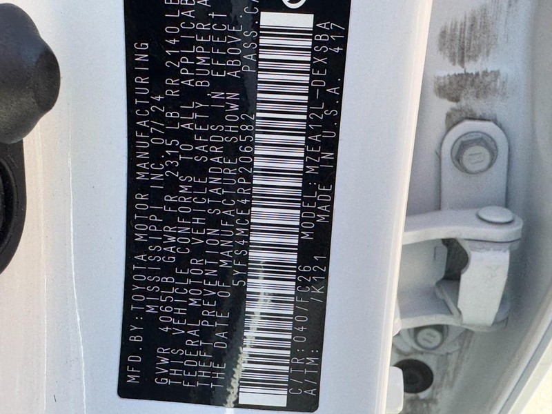 Toyota Corolla Vehicle Full-screen Gallery Image 23