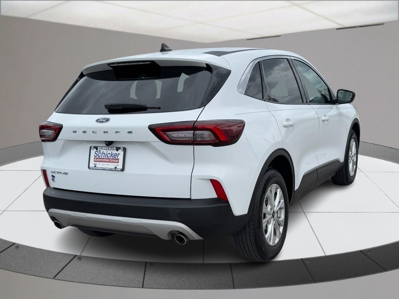 Ford Escape Vehicle Full-screen Gallery Image 03