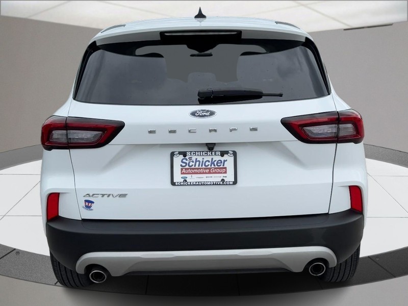 Ford Escape Vehicle Full-screen Gallery Image 04