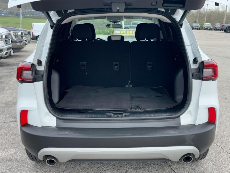 Ford Escape Vehicle Full-screen Gallery Image 05