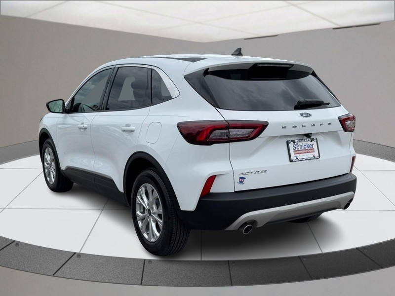 Ford Escape Vehicle Full-screen Gallery Image 06