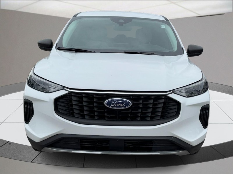 Ford Escape Vehicle Full-screen Gallery Image 09