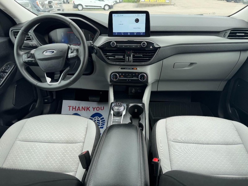 Ford Escape Vehicle Full-screen Gallery Image 11