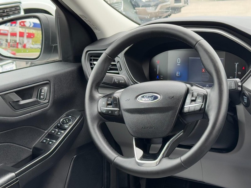 Ford Escape Vehicle Full-screen Gallery Image 12