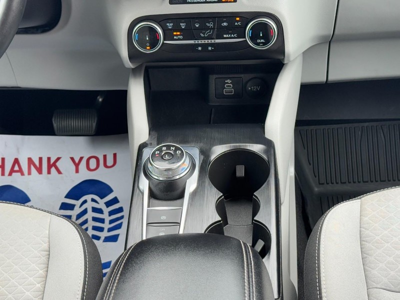 Ford Escape Vehicle Full-screen Gallery Image 14