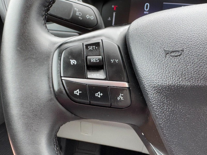 Ford Escape Vehicle Full-screen Gallery Image 16