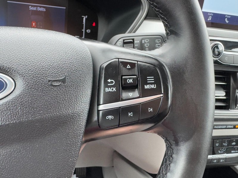 Ford Escape Vehicle Full-screen Gallery Image 17