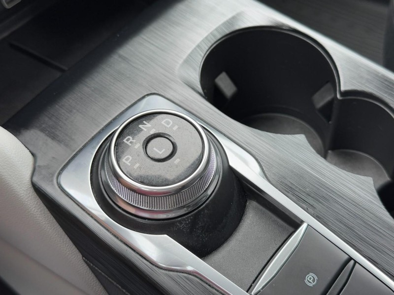 Ford Escape Vehicle Full-screen Gallery Image 19