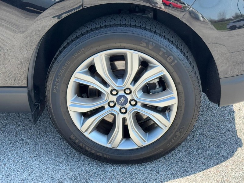 Ford Edge Vehicle Full-screen Gallery Image 07