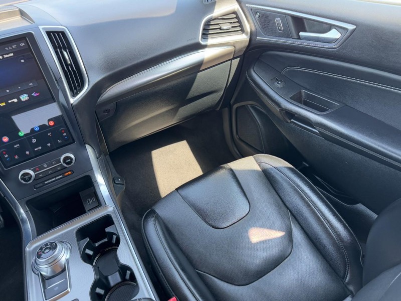 Ford Edge Vehicle Full-screen Gallery Image 15