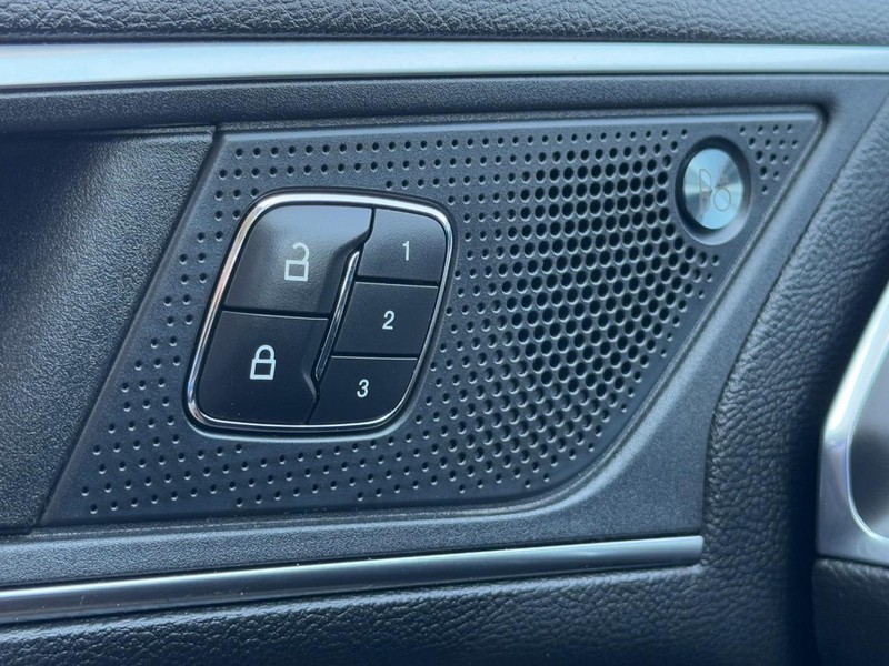 Ford Edge Vehicle Full-screen Gallery Image 16