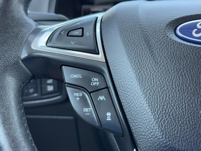 Ford Edge Vehicle Full-screen Gallery Image 17