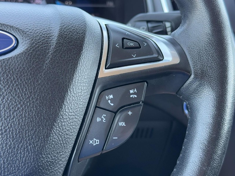 Ford Edge Vehicle Full-screen Gallery Image 18