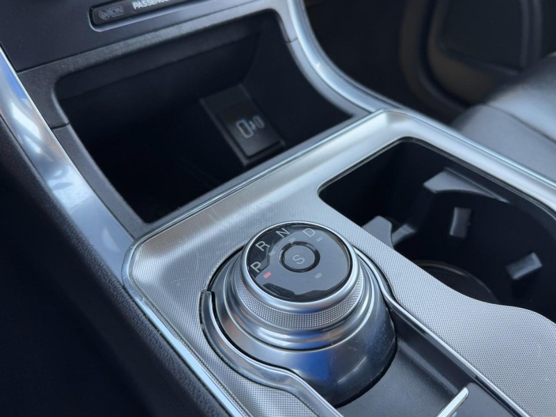 Ford Edge Vehicle Full-screen Gallery Image 20