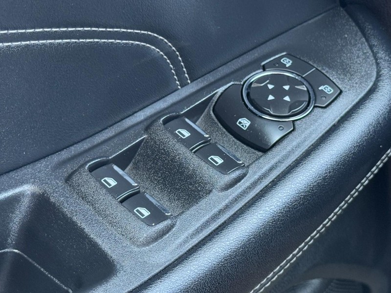 Ford Edge Vehicle Full-screen Gallery Image 23