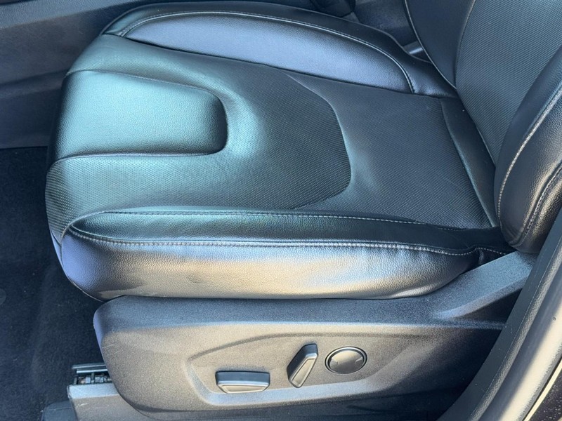 Ford Edge Vehicle Full-screen Gallery Image 24