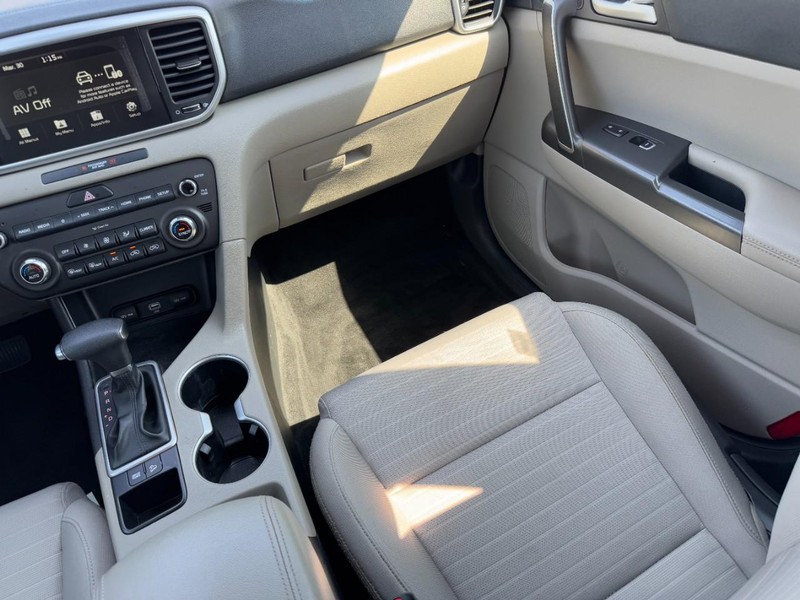 Kia Sportage Vehicle Full-screen Gallery Image 15