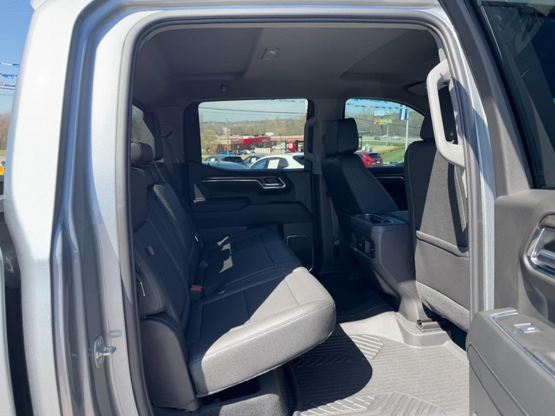 Chevrolet Silverado 1500 Vehicle Full-screen Gallery Image 11