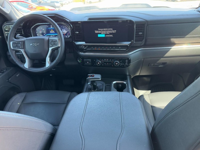 Chevrolet Silverado 1500 Vehicle Full-screen Gallery Image 12