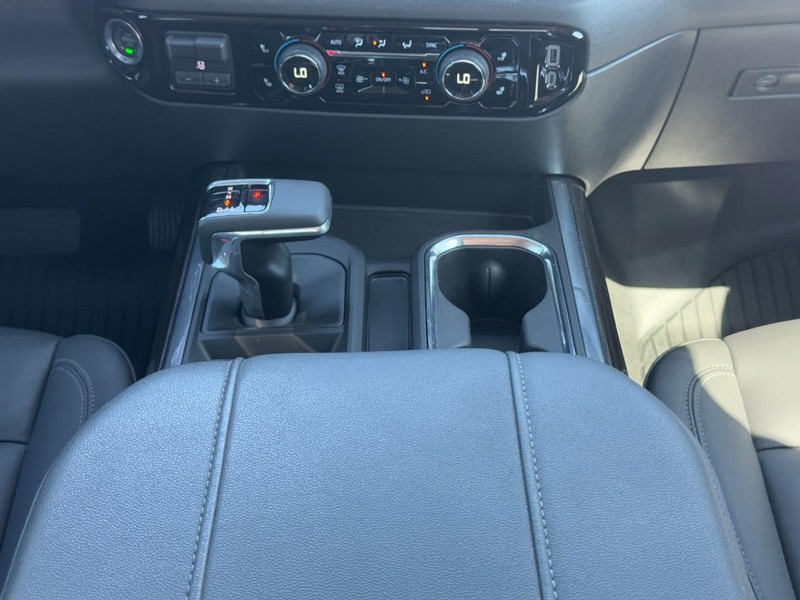 Chevrolet Silverado 1500 Vehicle Full-screen Gallery Image 15