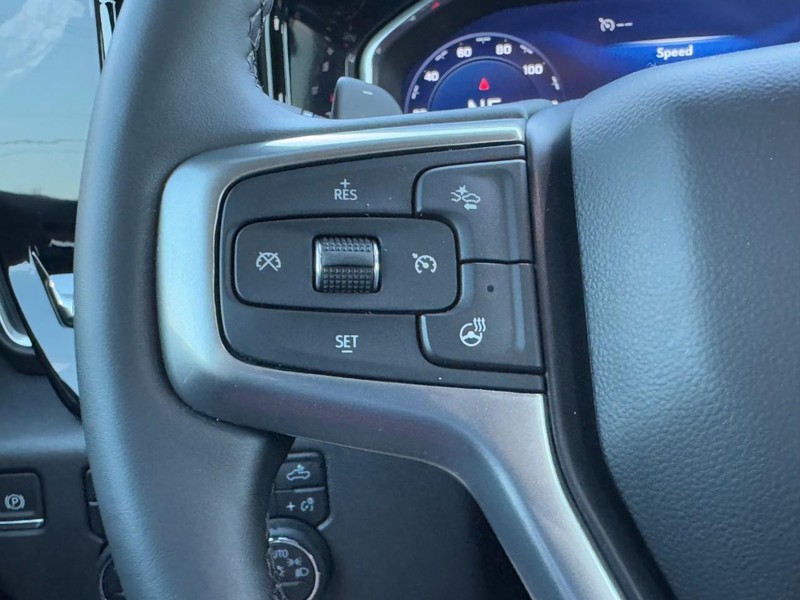 Chevrolet Silverado 1500 Vehicle Full-screen Gallery Image 17