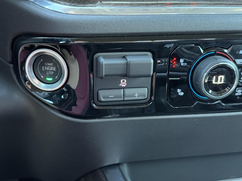 Chevrolet Silverado 1500 Vehicle Full-screen Gallery Image 20