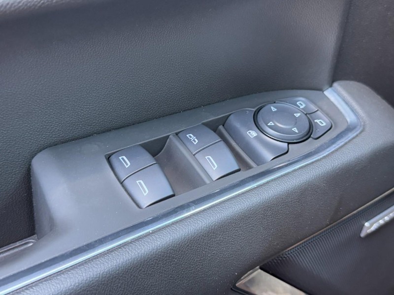 Chevrolet Silverado 1500 Vehicle Full-screen Gallery Image 22