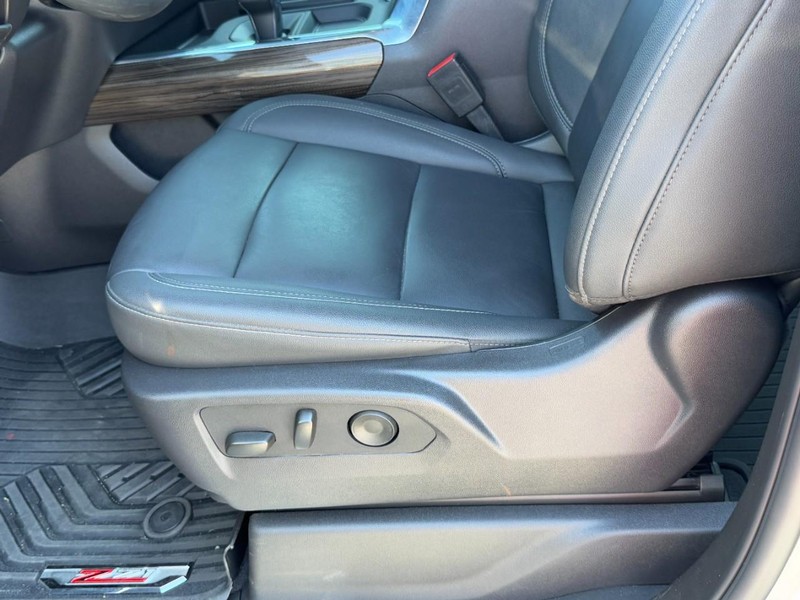 Chevrolet Silverado 1500 Vehicle Full-screen Gallery Image 23