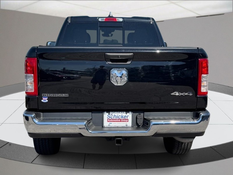 Ram 1500 Vehicle Full-screen Gallery Image 04