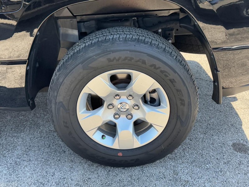 Ram 1500 Vehicle Full-screen Gallery Image 07