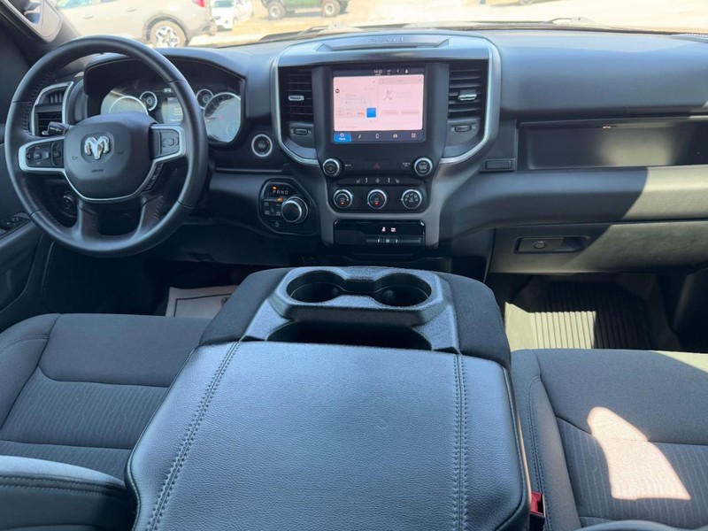 Ram 1500 Vehicle Full-screen Gallery Image 11