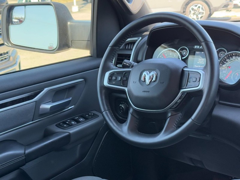 Ram 1500 Vehicle Full-screen Gallery Image 12