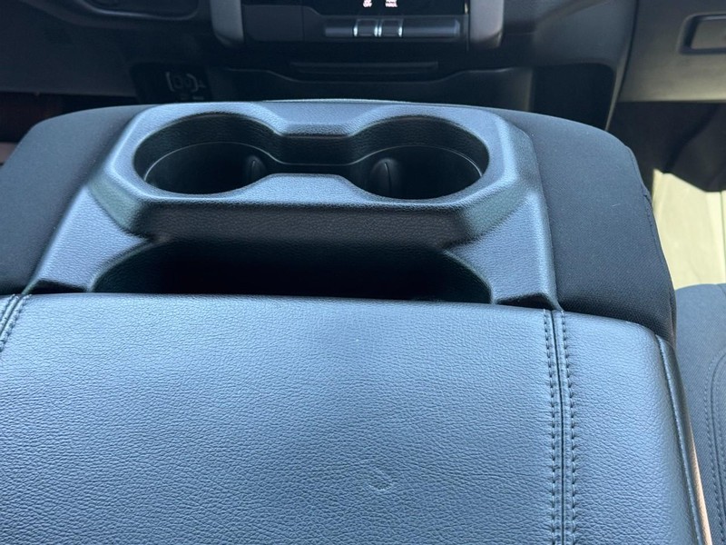 Ram 1500 Vehicle Full-screen Gallery Image 14