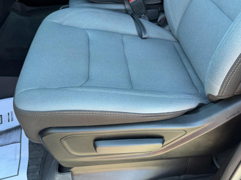 Ram 1500 Vehicle Full-screen Gallery Image 21