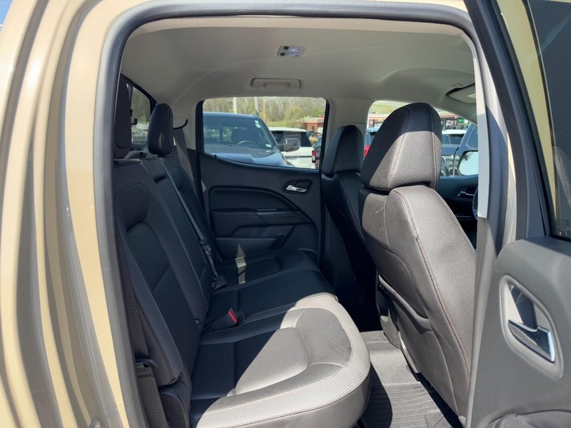 GMC Canyon Vehicle Full-screen Gallery Image 11