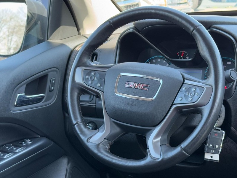 GMC Canyon Vehicle Full-screen Gallery Image 13