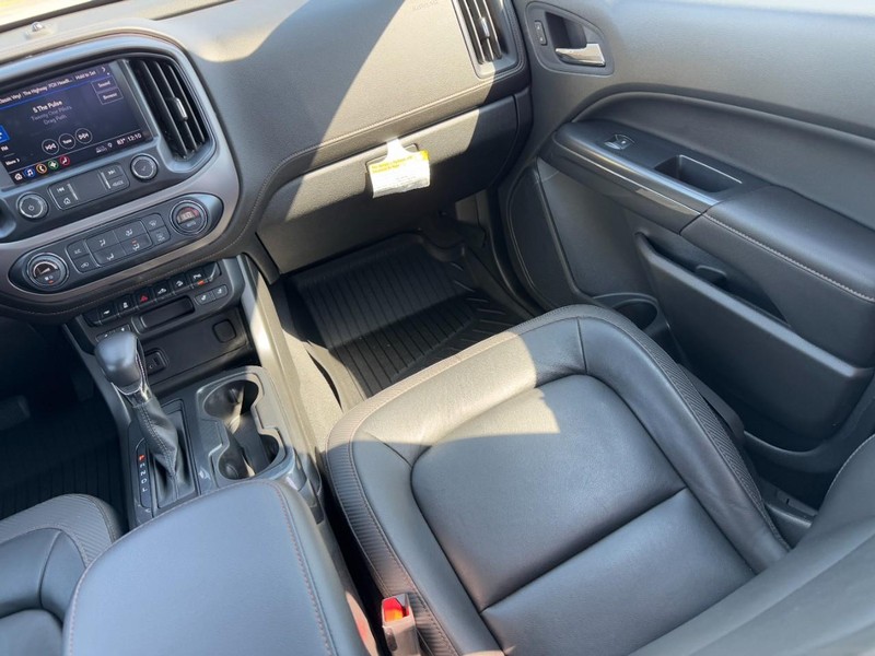 GMC Canyon Vehicle Full-screen Gallery Image 16