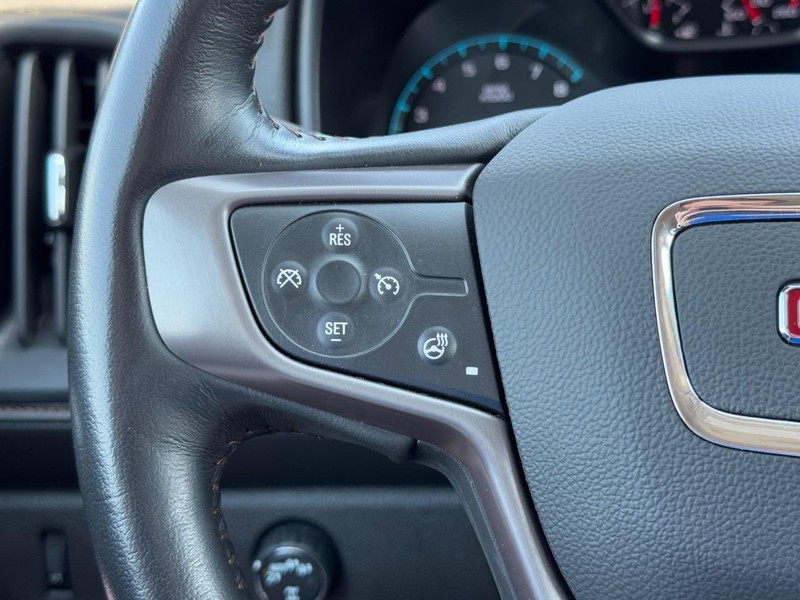 GMC Canyon Vehicle Full-screen Gallery Image 17