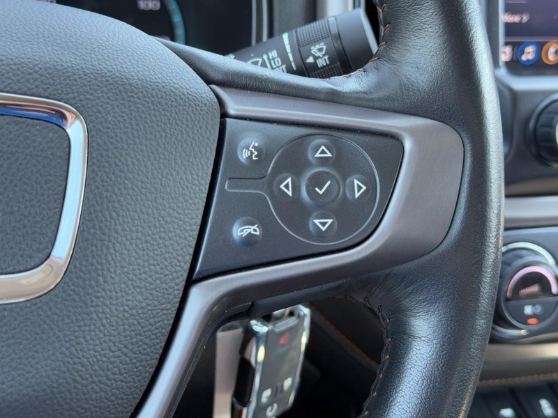 GMC Canyon Vehicle Full-screen Gallery Image 18