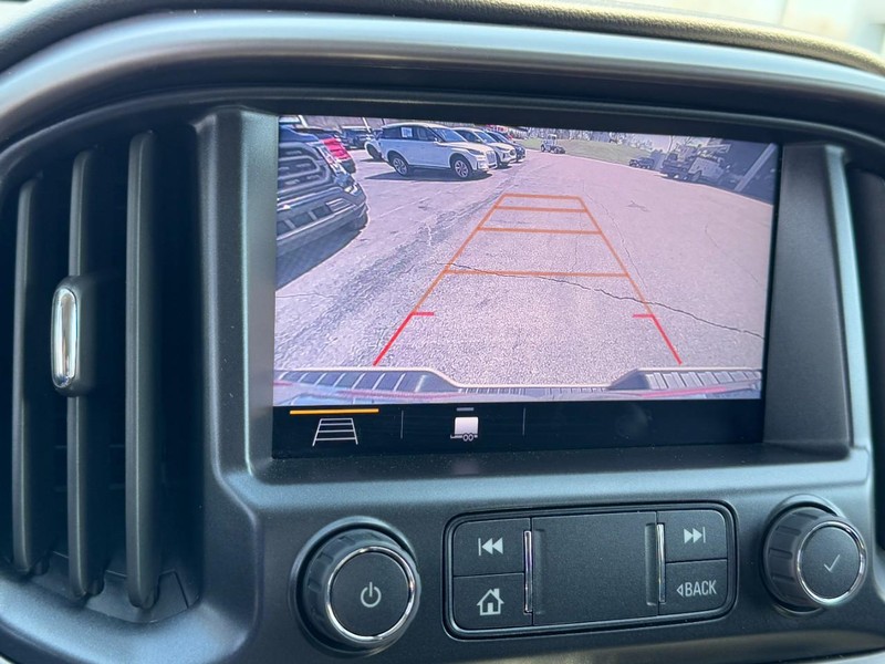 GMC Canyon Vehicle Full-screen Gallery Image 21