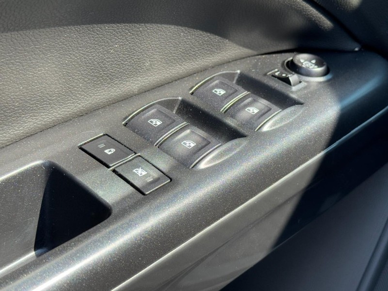 GMC Canyon Vehicle Full-screen Gallery Image 22