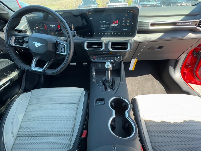 Ford Mustang Vehicle Full-screen Gallery Image 07