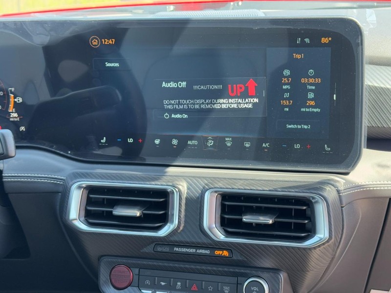 Ford Mustang Vehicle Full-screen Gallery Image 09