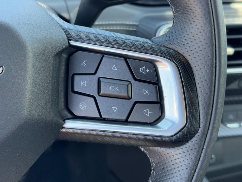 Ford Mustang Vehicle Full-screen Gallery Image 13