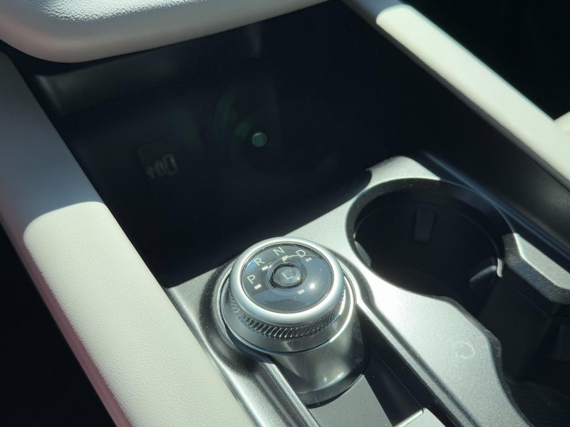 Ford Explorer Vehicle Full-screen Gallery Image 12