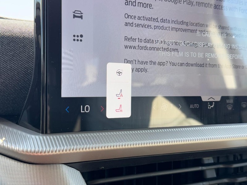 Ford Explorer Vehicle Full-screen Gallery Image 13