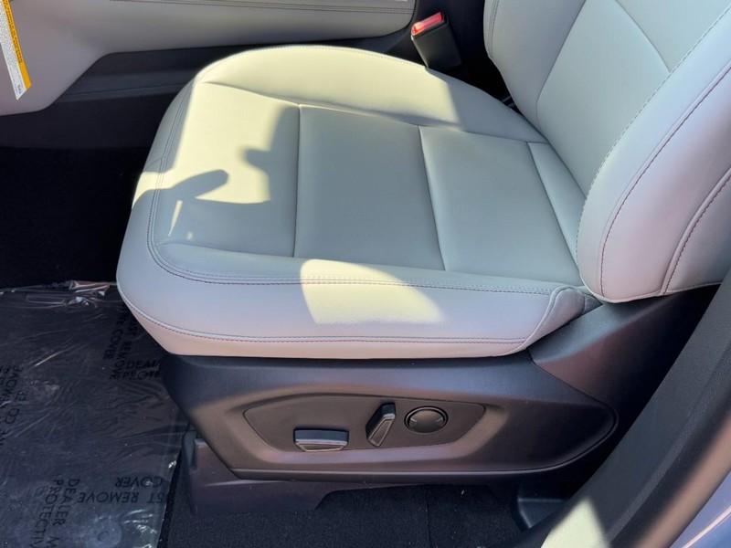 Ford Explorer Vehicle Full-screen Gallery Image 15