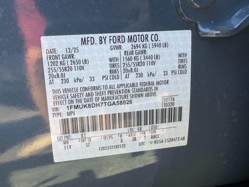 Ford Explorer Vehicle Full-screen Gallery Image 16