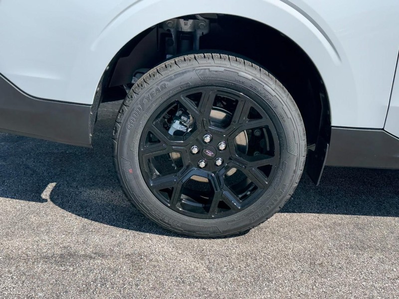 Ford Maverick Vehicle Full-screen Gallery Image 04